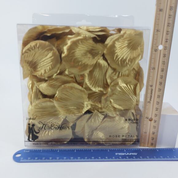 His & Hers Gold Faux Flower Rose Petals Floral 300 Count Wedding Event Party - Picture 8 of 8